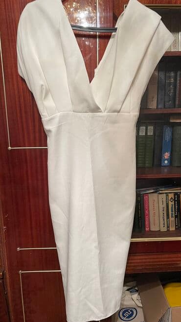 Жынсылар: Платье идеальное состояние Один раз одевала Свет белый Размер (S) — 2