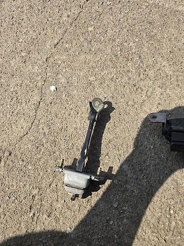 lexus is 200: Ограничитель двери Комплект Subaru, Б/у, Оригинал — 3