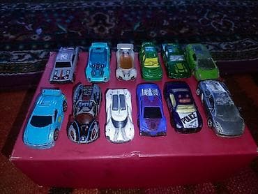 масштабный модель: Набор из 12 миниатюрных машинок (металлические и пластиковые). Разные — 1