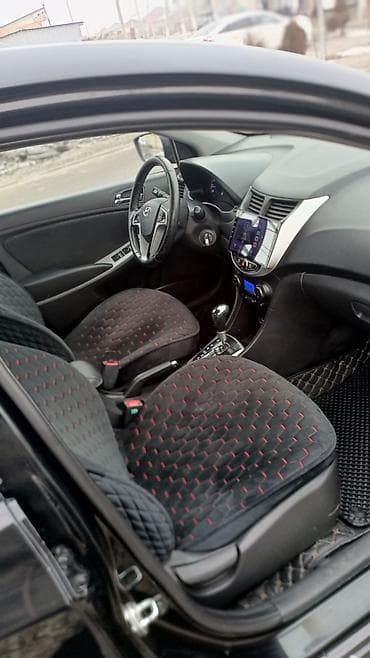 зимнее: Hyundai Solaris: 2012 г., 1.6 л, Автомат, Бензин, Хэтчбэк — 10