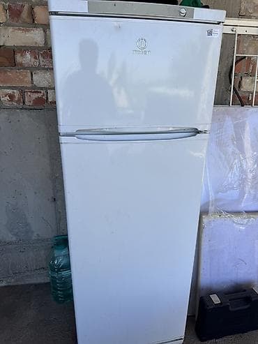 сабвуфер машина: Холодильник Indesit, Двухкамерный — 2