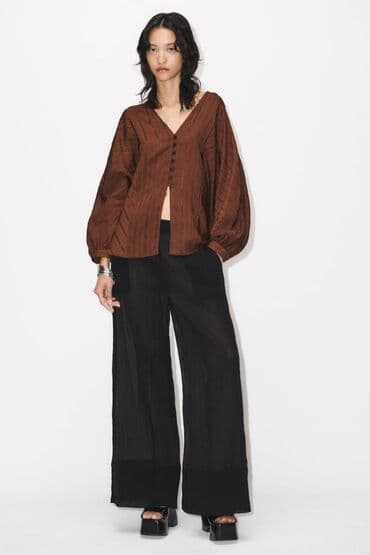 Блузка Zara Европа оригинал. размер Xs-s согласно бирке. С этикетками