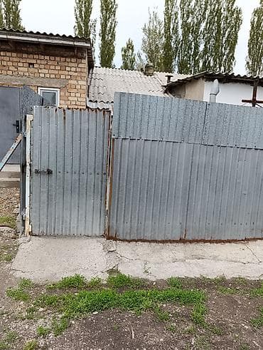 Продается 2х комнатная квартира барачного типа. Имеется собственная