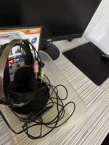 шкаф для офис: Компьютердик үстөлү, Текчелери бар — 4