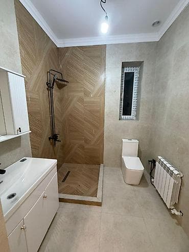 Үйлөр: 🏠 Продаётся дом Рухий мурас ж/м 🏡 Участок: 4 соток ✨ Площадь дом — 5