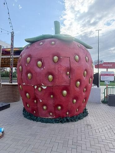 продажа домов он киркомстром: Продаю клубнику‑киоск и вывески! Только сама конструкция (клубника) + — 2