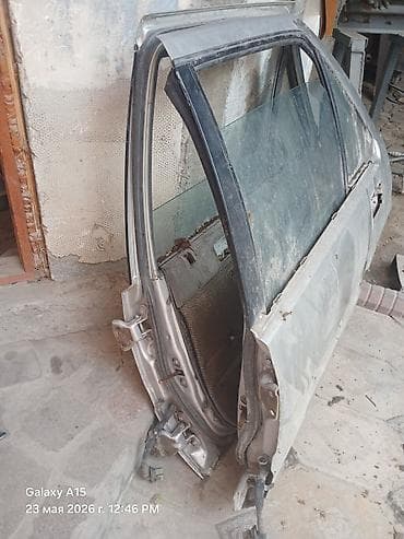 corolla 2004: Дверь Комплект Toyota — 3