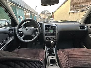 суу тоскуч: Toyota Avensis: 2001 г., 2 л, Кол менен иштөөчү, Универсал — 10