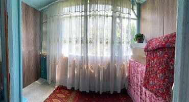 сдаю квартиру 6 микрорайон: 1 комната, 32 м², 104 серия, 3 этаж, Косметический ремонт — 12