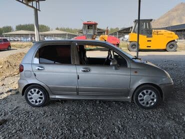 зимный шыны: Хэтчбек Daewoo Matiz серого цвета с четырьмя дверями и компактным — 3