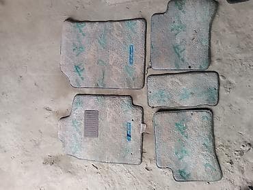 Комплект ковриков для автомобиля Тайота Витц 5 штук. - Материал