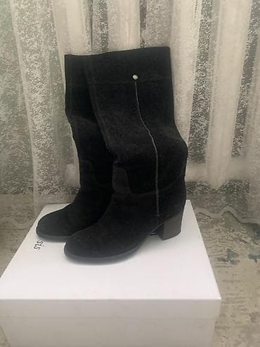 Женская обувь и стельки набором. 1) Сапоги замшевые, черные: - Высота