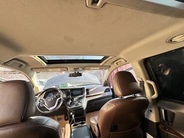 7местный авто: Toyota Sienna: 2017 г., 3.5 л, Автомат, Бензин, Минивэн — 9