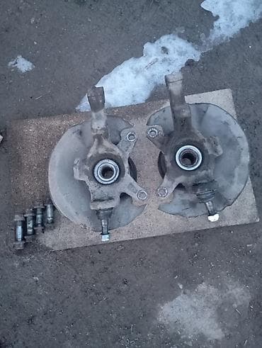 стойка и: Передние поворотные кулаки в сборе (левая и правая стороны). на Хонда — 1