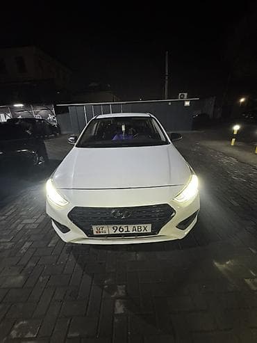 Hyundai Solaris: 2017 г., 1.4 л, Кол менен иштөөчү, Бензин, Седан — 2