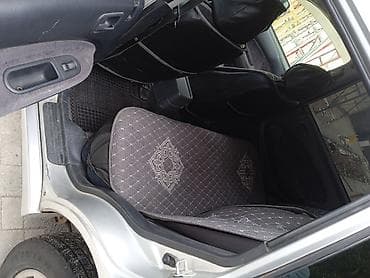daihatsu core: Автомобиль: компактный праворульный хэтчбек/минивэн серебристого — 2