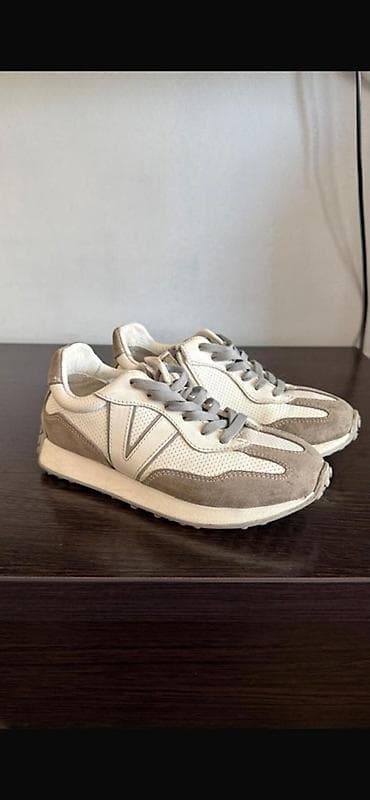 Кросовки новые брали за 4200 носили мало размер 31 - Материалы