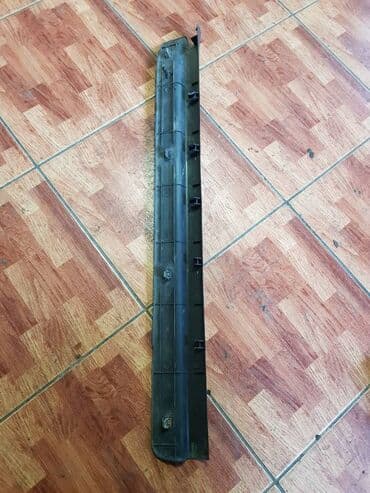 наконечник на глушитель: Решетка радиатора Nissan Б/у, Оригинал — 2