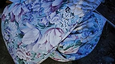 Отдам жаром подушки из куриных перьев и женскую одежду. звоните — 1