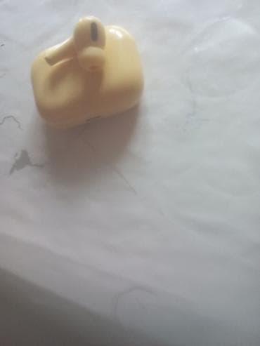 Усилители звука: Беспроводные наушники-вкладыши с кейсом, цвет – пастельно‑жёлтый — 1