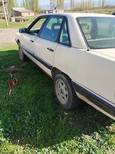 аудио касета: Audi 100: 1986 г., 2 л, Ручные, Бензин, Седан — 4