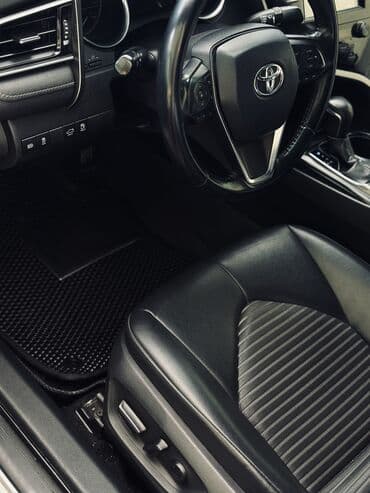 продаю домкрат: Toyota Camry: 2018 г., Седан — 5