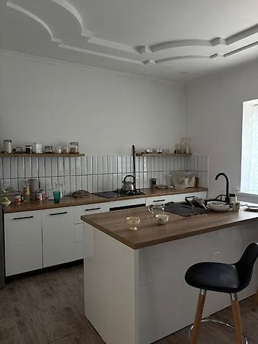 230: 🏡 **Продаётся просторный двухэтажный жилой дом в Бишкеке!** 📍 **ж/м — 5