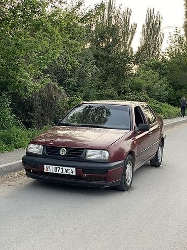 Volkswagen Vento: 1993 г., 1.8 л, Механика, Бензин, Седан