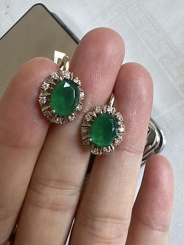 Серьги из золота 585 пробы с изумрудами и бриллиантами были — 1