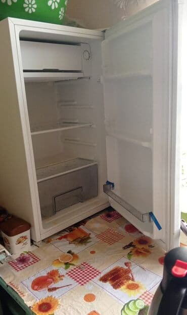 советские холодильники: Компактный однокамерный холодильник с морозильным отделением. - Тип — 2