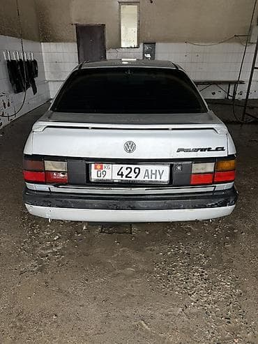 кузов автомобиля: Volkswagen Passat: 1989 г., 1.8 л, Ручные, Бензин, Седан — 4