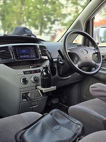 q7 audi: Toyota Noah: 2003 г., 2 л, Автомат, Бензин, Минивэн — 6