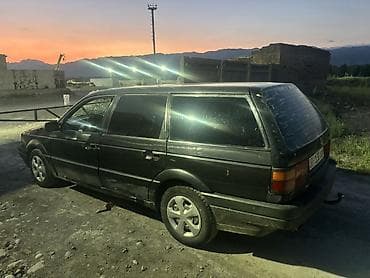 авто мотор: Volkswagen Passat Variant: 1990 г., Универсал — 4