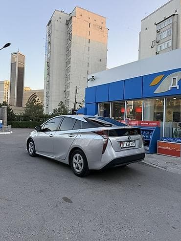 Toyota Prius: 2016 г., 1.8 л, Автомат, Гибрид, Лифтбек — 4