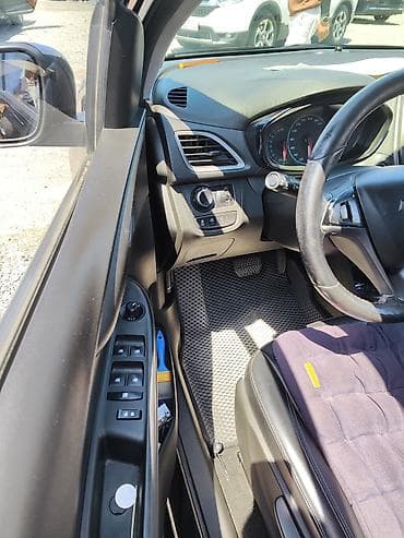 Chevrolet Spark: 2018 г., 1 л, Вариатор, Бензин, Хэтчбэк — 10
