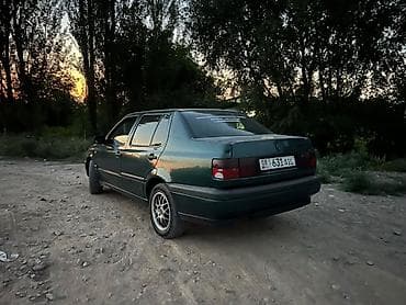 Volkswagen Vento: 1993 г., 1.8 л, Механика, Бензин, Седан — 3