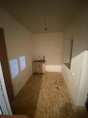 Посуточная аренда комнат: Сдаётся небольшая студия с отдельным санузлом и кухонной зоной — 3