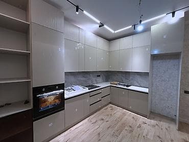 silver kitchen: Кухонный гарнитур угловой, современный стиль - Планировка: Г‑образная — 4