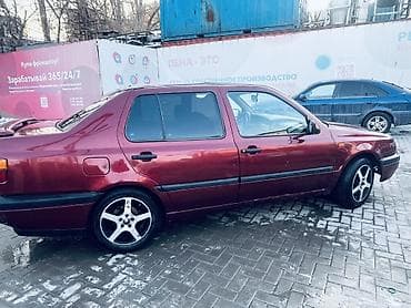 Volkswagen Vento: 1993 г., 2 л, Ручные, Бензин, Седан at lalafo.kg Volkswagen Vento: 1993 г., 2 л, Ручные, Бензин, Седан