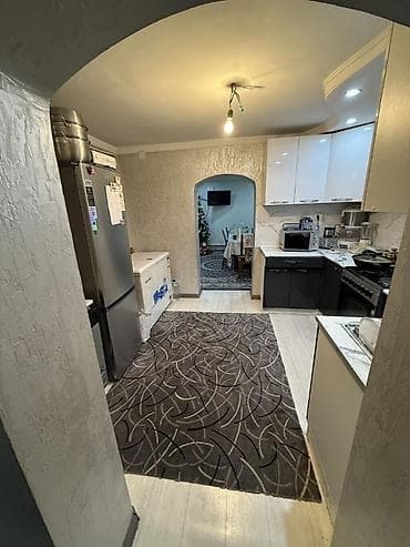 Дома: 🏡 Продаётся 5-комнатный дом 📍 Кара-Балта, район Военкомата 🏠 Площадь — 2