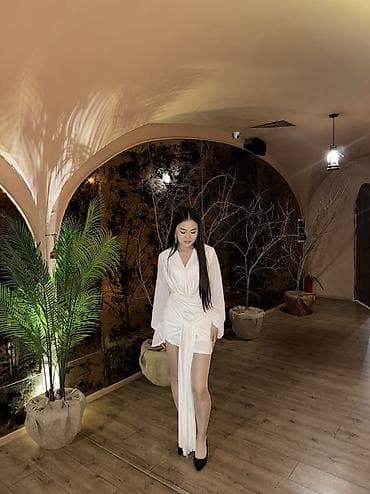 Белое платье Состояние новое, носила один раз Цена:3000сом Брала за