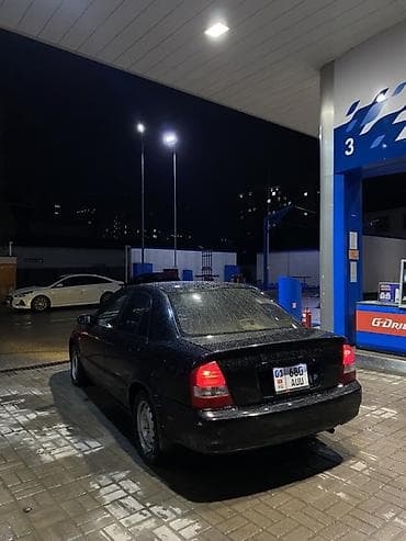 лампа керосиновая: Седан черного цвета, компактный и экономичный. Кузов 4-дверный — 5