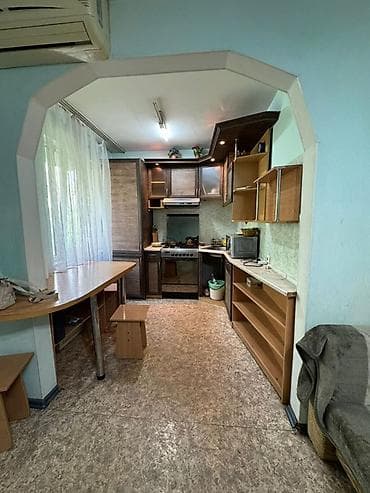 квартиры бишкек продаю: 3 комнаты, 65 м², 2 этаж, Старый ремонт — 1