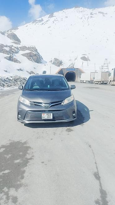 мото каракол: Toyota Sienna: 2018 г., Автомат, Бензин, Вэн/Минивэн — 3