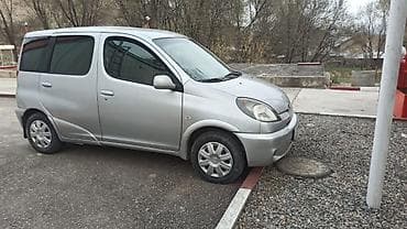 Унаа сатуу: Toyota Yaris Verso: 1999 г., 1.3 л, Кол менен иштөөчү, Бензин, Вэн/Минивэн — 1