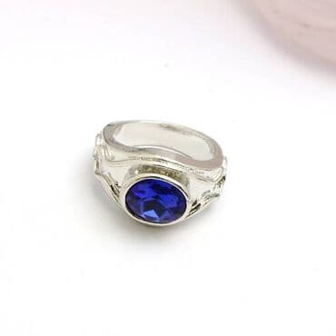 самые красивые свадебные платья в мире: Элегантное серебристое кольцо с выразительным дизайном и крупным — 3