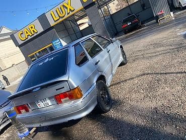 Автомобиль: пятидверный хэтчбек серебристого цвета. Кузов: - Тип