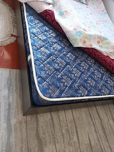 мебель кроват: Двуспальная кровать с высоким изголовьем + пружинный матрас. - Размер — 3