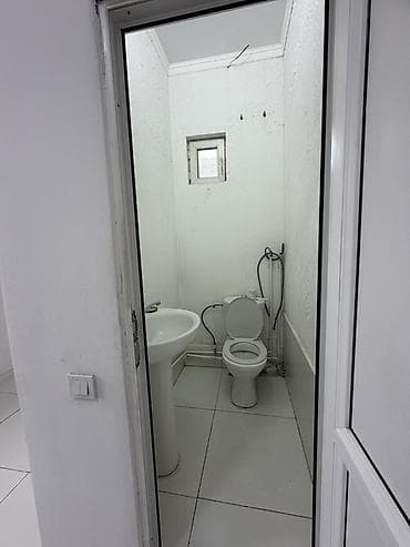 аренда место ош базар: Сдается коммерческое помещение 100 кв/м в районе Ош базара Имеется — 4