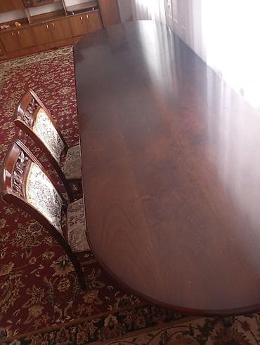 small table: Большой обеденный стол из массива дерева с овальной столешницей. - — 3